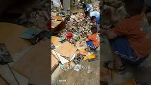 央视应该24小时滚动播放此视频，像播放美国灾情一样！