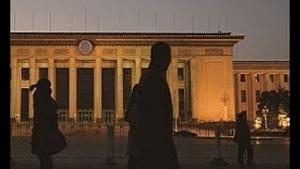 诡异！军中习家军复灭，党媒不同调：军报喊两个确立，党报不捧场。李强回国主持会议，只字不提习。川普发话：月底分别见习普。杨振宁终于走了，翁帆终于解放了