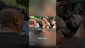 勇敢的江油青年为弱者抗争被强行抓走！这才是真正的英雄