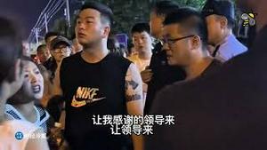 突发！天水铅中毒幼儿家长集体维权被警察殴打，视频正在被封杀！全球高度关注