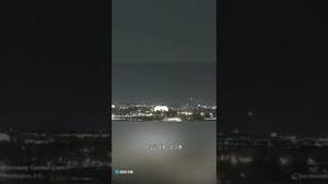 突发！美国华盛顿军机和客机相撞，60多人遇难！不排除袭击！